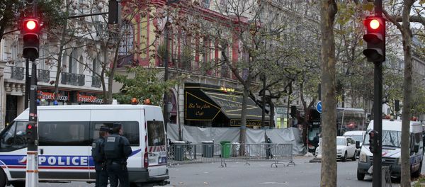 Traffic lights are on red as police block the streets leading past the Bataclan concert hall on November 14 , 2015, in Paris Traffic lights are on red as police block the streets leading past the Bataclan concert hall on November 14 , 2015, in Paris - Sputnik International