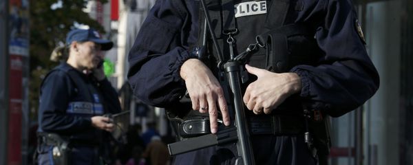 Armed French police stand guard outside a commercial center in Nice, France, November 14, 2015, the day after a series of deadly attacks in Paris Armed French police stand guard outside a commercial center in Nice, France, November 14, 2015, the day after a series of deadly attacks in Paris - Sputnik International