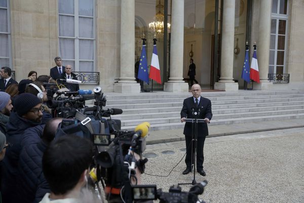 French Interior Minister Bernard Cazeneuve delivers a statement in the courtyard of the Elysee Palace in Paris, France, November 14, 2015, after an extraordinary ministers' meeting, the day after a series of deadly attacks in Paris. French Interior Minister Bernard Cazeneuve delivers a statement in the courtyard of the Elysee Palace in Paris, France, November 14, 2015, after an extraordinary ministers' meeting, the day after a series of deadly attacks in Paris. - Sputnik International