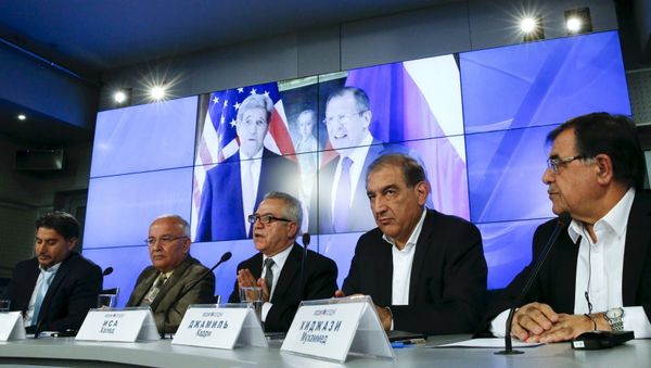 Syrian opposition members attend a news conference, ahead of new round of crisis talks in Vienna on Saturday, in Moscow, November 12, 2015 - Sputnik International