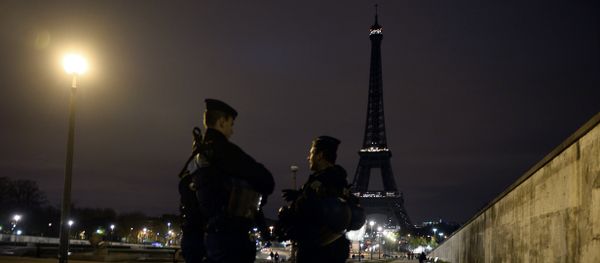 Police officers stand guard near the Eiffel Tower which has its lights turned off on November 14, 2015 following the deadly attacks in Paris. Police officers stand guard near the Eiffel Tower which has its lights turned off on November 14, 2015 following the deadly attacks in Paris. - Sputnik International