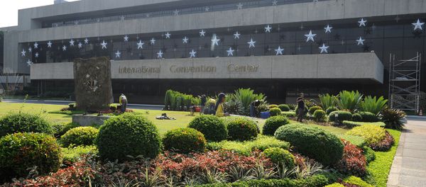 Policemen ride their motorcycles past the Philippine International Convention Center, the main venue of the Asia-Pacific Economic Cooperation (APEC) summit which will be held next week, in Manila, in this file picture taken November 15, 2015 Policemen ride their motorcycles past the Philippine International Convention Center, the main venue of the Asia-Pacific Economic Cooperation (APEC) summit which will be held next week, in Manila, in this file picture taken November 15, 2015 - Sputnik International