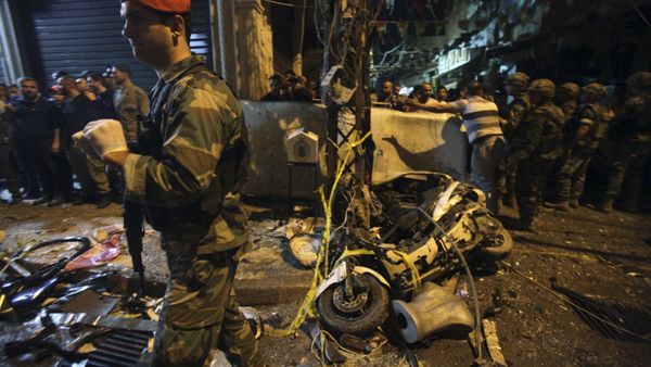 Residents and Lebanese army members inspect a damaged area caused by two explosions in Beirut's southern suburbs, Lebanon November 12, 2015 Residents and Lebanese army members inspect a damaged area caused by two explosions in Beirut's southern suburbs, Lebanon November 12, 2015 - Sputnik International