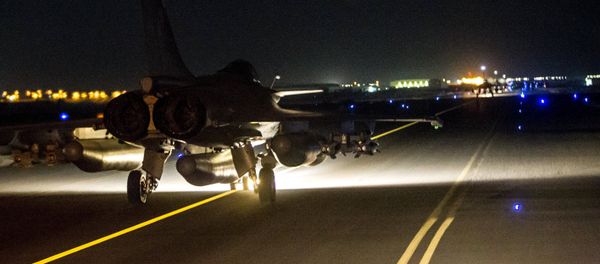A French fighter jet taxis along the runway in an undisclosed location, in this handout picture released by the ECPAD late November 15, 2015 A French fighter jet taxis along the runway in an undisclosed location, in this handout picture released by the ECPAD late November 15, 2015 - Sputnik International
