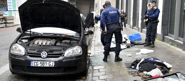 Police officers check a suspected car during an alert in Brussels, Belgium, November 16, 2015, following the deadly attacks in Paris Police officers check a suspected car during an alert in Brussels, Belgium, November 16, 2015, following the deadly attacks in Paris - Sputnik International