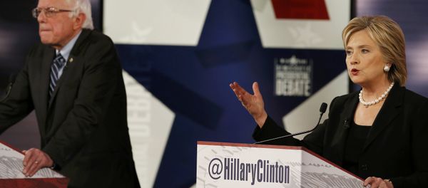 Democratic U.S. presidential candidate former Secretary of State Hillary Clinton speaks as fellow candidate and Senator Bernie Sanders listens during the second official 2016 U.S. Democratic presidential candidates debate. - Sputnik International