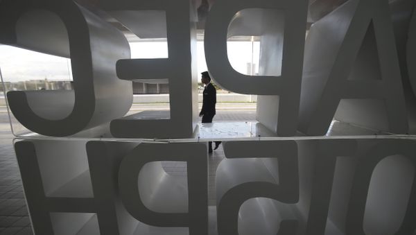 A man walks in front of the APEC 2015 logo in Manila, Philippines on Sunday, Nov. 15, 2015 A man walks in front of the APEC 2015 logo in Manila, Philippines on Sunday, Nov. 15, 2015 - Sputnik International