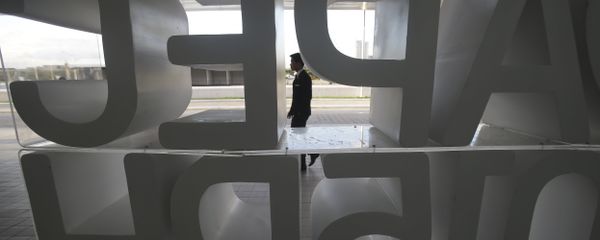 A man walks in front of the APEC 2015 logo in Manila, Philippines on Sunday, Nov. 15, 2015 A man walks in front of the APEC 2015 logo in Manila, Philippines on Sunday, Nov. 15, 2015 - Sputnik International
