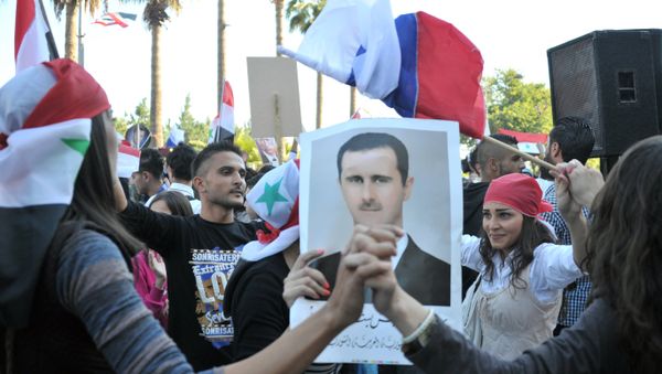 Participants of a rally in Tarus in support of the Russian Aerospace Force operation in Syria - Sputnik International