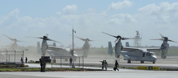 US Marine V-22 Osprey aircraft (R) taxi on the tarmac after the arrival of US President Barack Obama at the international airport in Manila on November 17, 2015, to attend the Asia-Pacific Economic Cooperation (APEC) summit - Sputnik International