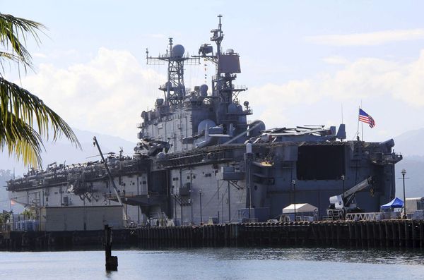 The amphibious assault ship USS Peleliu which took part in the joint military exercise with their Philippine counterpart is docked at the Alava pier, off Subic Bay Freeport zone in Zambales province in northwestern Philippines Monday, Oct. 13, 2014 The amphibious assault ship USS Peleliu which took part in the joint military exercise with their Philippine counterpart is docked at the Alava pier, off Subic Bay Freeport zone in Zambales province in northwestern Philippines Monday, Oct. 13, 2014 - Sputnik International