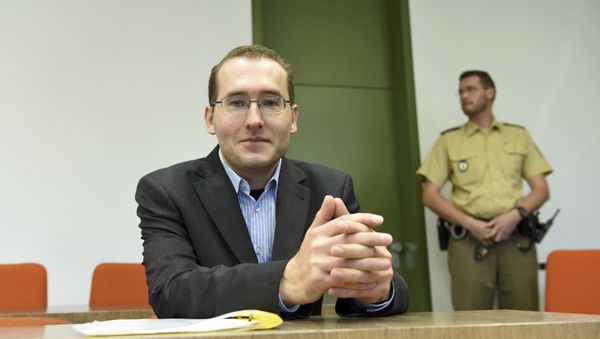 Defendant Markus R, a former employee of Germany's foreign intelligence agency (BND) arrives for his trial for espionage in a courtroom in Munich, Germany, November 16, 2015. - Sputnik International