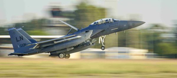 U.S. Air Force F-15E Strike Eagle from the 48th Fighter Wing lands at Incirlik Air Base, Turkey, November 12, 2015 U.S. Air Force F-15E Strike Eagle from the 48th Fighter Wing lands at Incirlik Air Base, Turkey, November 12, 2015 - Sputnik International