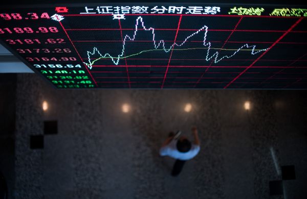 A board shows the stock movements inside the Shanghai Stock Exchange in the Lujiazui Financial district of Shanghai on September 22, 2015 A board shows the stock movements inside the Shanghai Stock Exchange in the Lujiazui Financial district of Shanghai on September 22, 2015 - Sputnik International