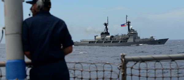 US Navy personnel looks at Philippine Navy vessel BRP Ramon Alcaraz during the bilateral maritime exercise between the Philippine Navy and US Navy dubbed Cooperation Afloat Readiness and Training (CARAT 2014) aboard the USS John S. McCain in the South China Sea near waters claimed by Beijing on June 28, 2014 US Navy personnel looks at Philippine Navy vessel BRP Ramon Alcaraz during the bilateral maritime exercise between the Philippine Navy and US Navy dubbed Cooperation Afloat Readiness and Training (CARAT 2014) aboard the USS John S. McCain in the South China Sea near waters claimed by Beijing on June 28, 2014 - Sputnik International