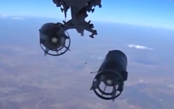 Bombs dropped by a Russian long-range bomber on a mission to launch a massive air strike on the Islamic State infrastructure in Syria Bombs dropped by a Russian long-range bomber on a mission to launch a massive air strike on the Islamic State infrastructure in Syria - Sputnik International
