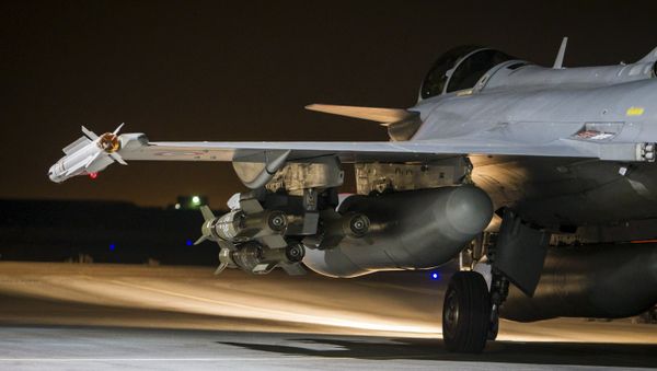 A French fighter jet is seen on the runway at an undisclosed location, in this picture released by the ECPAD November 17, 2015. French warplanes targeted a command post and a recruitment centre for jihadists in the Islamic State stronghold of Raqqa in the second consecutive night of strikes ordered by the French president A French fighter jet is seen on the runway at an undisclosed location, in this picture released by the ECPAD November 17, 2015. French warplanes targeted a command post and a recruitment centre for jihadists in the Islamic State stronghold of Raqqa in the second consecutive night of strikes ordered by the French president - Sputnik International