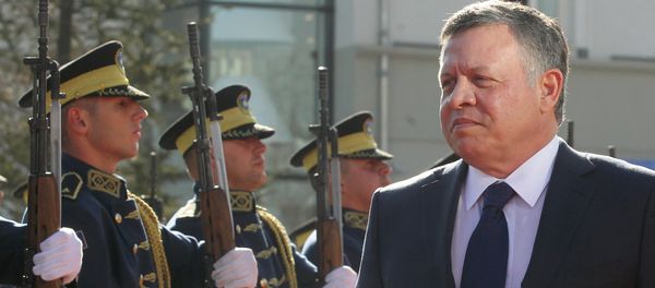 Jordan's King Abdullah inspects the honour guard in Pristina, Kosovo November 17, 2015 - Sputnik International