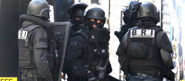 Members of French special police forces of Research and Intervention Brigade arrive during an operation in Saint-Denis, near Paris Members of French special police forces of Research and Intervention Brigade arrive during an operation in Saint-Denis, near Paris - Sputnik International