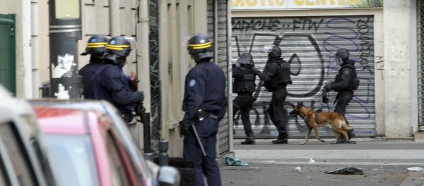 Members of special French RAID forces with a police dog and French riot police (CRS) secure the area during an operation in Saint-Denis, near Paris, France, November 18, 2015 to catch fugitives from Friday night's deadly attacks in the French capital Members of special French RAID forces with a police dog and French riot police (CRS) secure the area during an operation in Saint-Denis, near Paris, France, November 18, 2015 to catch fugitives from Friday night's deadly attacks in the French capital - Sputnik International