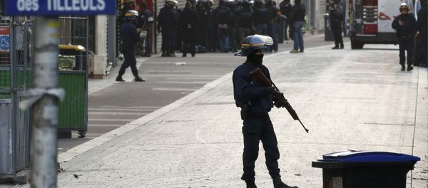 French riot police (CRS) secure the area as shots are exchanged in Saint-Denis, France, near Paris, November 18, 2015 during an operation to catch fugitives from Friday night's deadly attacks in the French capital French riot police (CRS) secure the area as shots are exchanged in Saint-Denis, France, near Paris, November 18, 2015 during an operation to catch fugitives from Friday night's deadly attacks in the French capital - Sputnik International
