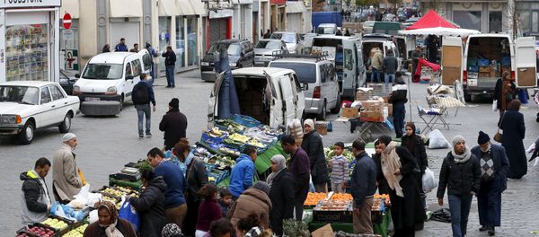 The overcrowded borough of Molenbeek in Brussels is a safe haven for radical Islamists: it is here where jihadists acquire weapons, find logistical support and networks to carry out terrorists attacks in Europe, the mayor of Molenbeek said, according to Reuters. The overcrowded borough of Molenbeek in Brussels is a safe haven for radical Islamists: it is here where jihadists acquire weapons, find logistical support and networks to carry out terrorists attacks in Europe, the mayor of Molenbeek said, according to Reuters. - Sputnik International