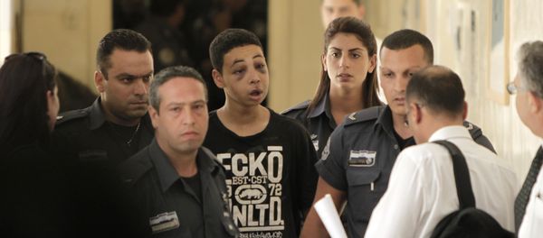Tariq Abu Khder (C), a Palestinian-US teenager who was allegedly beaten during police custody, arrives for a hearing at Jerusalem Magistrates Court on July 6, 2014. Tariq Abu Khder (C), a Palestinian-US teenager who was allegedly beaten during police custody, arrives for a hearing at Jerusalem Magistrates Court on July 6, 2014. - Sputnik International