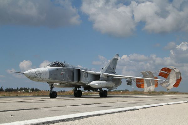 A Russian Su-24 front-line bomber jet lands at Latakia airport, Syria - Sputnik International
