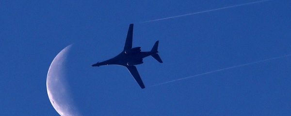US Air Force B-1 Lancer bomber flies above the Syrian town of Kobane US Air Force B-1 Lancer bomber flies above the Syrian town of Kobane - Sputnik International