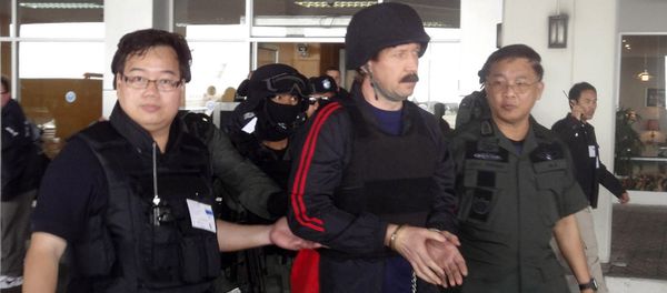 Alleged Russian arms trafficker Viktor Bout, center, escorted by Thai police commandos, arrives at Don muang airport in Bangkok. (File) Alleged Russian arms trafficker Viktor Bout, center, escorted by Thai police commandos, arrives at Don muang airport in Bangkok. (File) - Sputnik International