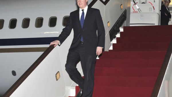 British Prime Minister David Cameron walking down the stairs of an airplane - Sputnik International