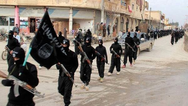 Fighters from the al-Qaida linked Islamic State of Iraq and the Levant (ISIL) marching in Raqqa, Syria - Sputnik International