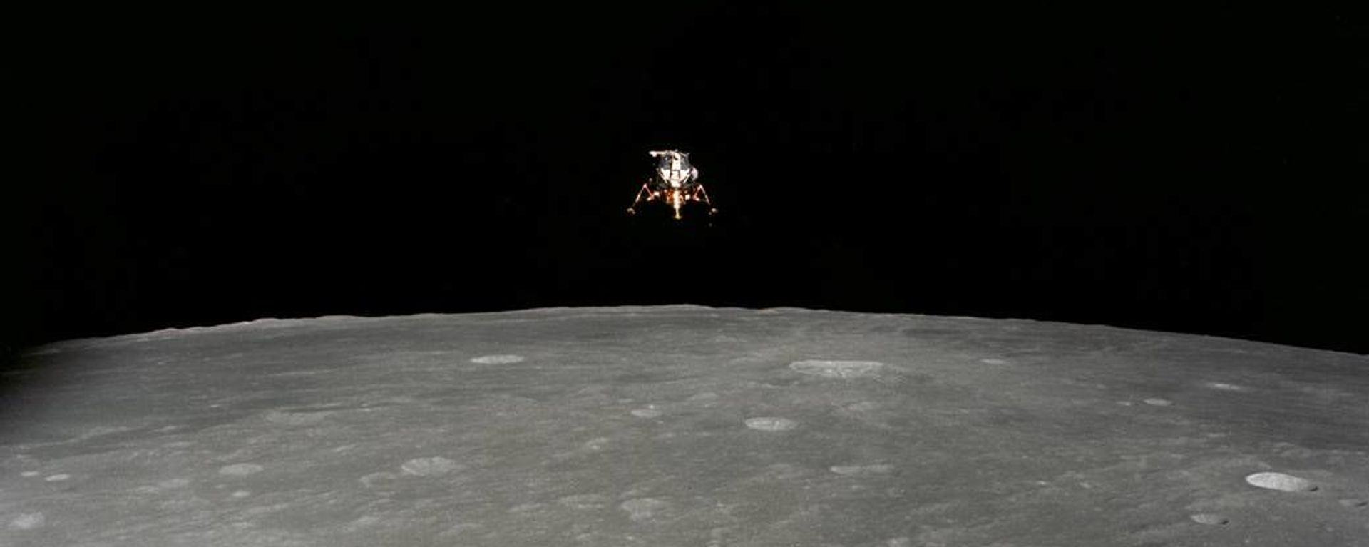 The Apollo 12 Lunar Module (LM), in a lunar landing configuration, is photographed in lunar orbit from the Command and Service Modules (CSM) on Nov. 19, 1969 The Apollo 12 Lunar Module (LM), in a lunar landing configuration, is photographed in lunar orbit from the Command and Service Modules (CSM) on Nov. 19, 1969 - Sputnik International, 1920, 02.10.2023