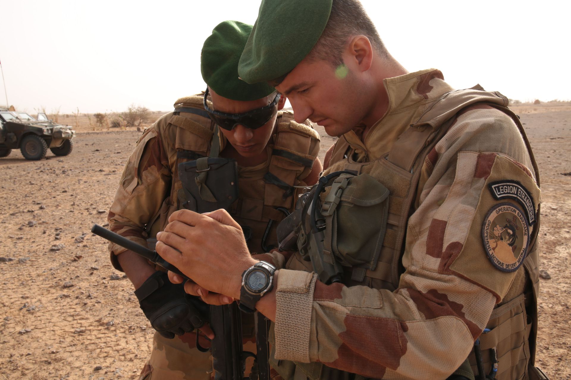 In this photo taken Sunday, June 21, 2015, French soldiers look at their sat phone as they are on patrol in the desert south of the village of Deliman, Mali. In this photo taken Sunday, June 21, 2015, French soldiers look at their sat phone as they are on patrol in the desert south of the village of Deliman, Mali. - Sputnik International, 1920, 08.02.2022