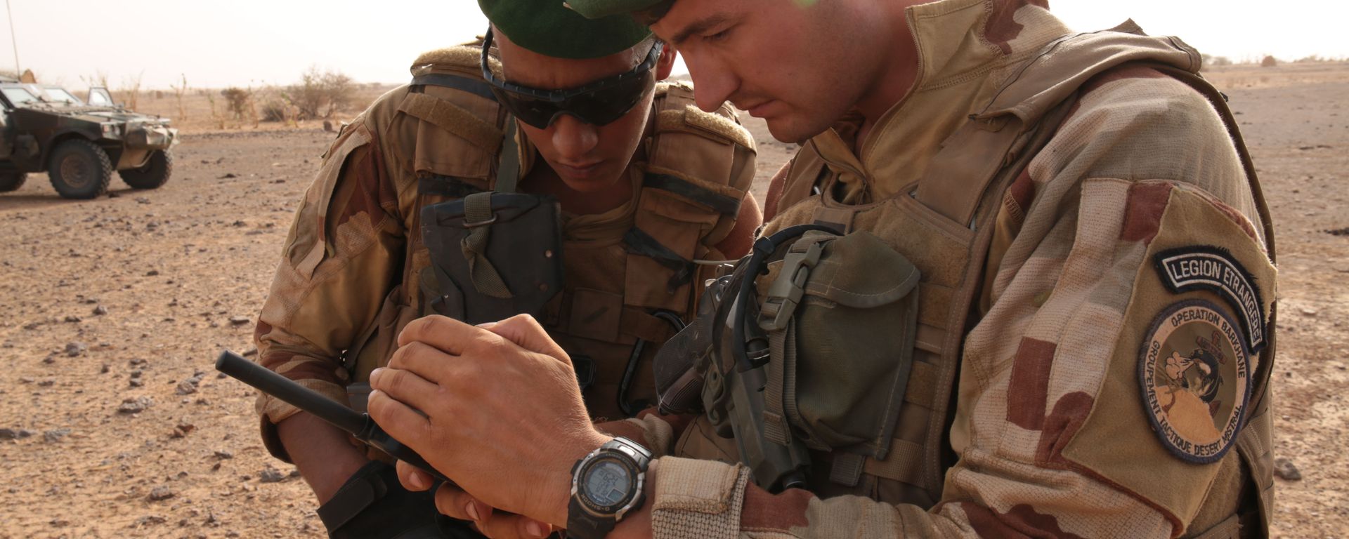 In this photo taken Sunday, June 21, 2015, French soldiers look at their sat phone as they are on patrol in the desert south of the village of Deliman, Mali. In this photo taken Sunday, June 21, 2015, French soldiers look at their sat phone as they are on patrol in the desert south of the village of Deliman, Mali. - Sputnik International, 1920, 17.08.2022