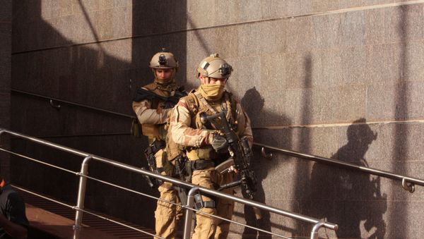 Soldiers leave the Radisson Blu hotel, after assisting Mali soldiers during an attack by gunmen on the hotel in Bamako, Mali, Friday, Nov. 20, 2015. Islamic extremists armed with guns and grenades stormed the luxury Radisson Blu hotel in Mali's capital Friday morning, and security forces worked to free guests floor by floor. Soldiers leave the Radisson Blu hotel, after assisting Mali soldiers during an attack by gunmen on the hotel in Bamako, Mali, Friday, Nov. 20, 2015. Islamic extremists armed with guns and grenades stormed the luxury Radisson Blu hotel in Mali's capital Friday morning, and security forces worked to free guests floor by floor. - Sputnik International
