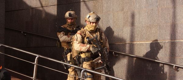Soldiers leave the Radisson Blu hotel, after assisting Mali soldiers during an attack by gunmen on the hotel in Bamako, Mali, Friday, Nov. 20, 2015. Islamic extremists armed with guns and grenades stormed the luxury Radisson Blu hotel in Mali's capital Friday morning, and security forces worked to free guests floor by floor. Soldiers leave the Radisson Blu hotel, after assisting Mali soldiers during an attack by gunmen on the hotel in Bamako, Mali, Friday, Nov. 20, 2015. Islamic extremists armed with guns and grenades stormed the luxury Radisson Blu hotel in Mali's capital Friday morning, and security forces worked to free guests floor by floor. - Sputnik International