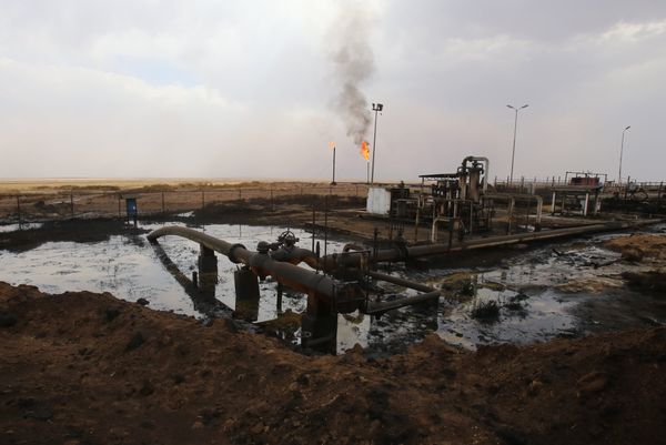 Oil well pumps are seen in the Rmeilane oil field in Syria's northerneastern Hasakeh province on July 15, 2015 Oil well pumps are seen in the Rmeilane oil field in Syria's northerneastern Hasakeh province on July 15, 2015 - Sputnik International