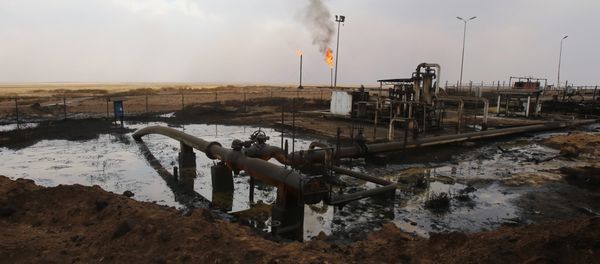 Oil well pumps are seen in the Rmeilane oil field in Syria's northerneastern Hasakeh province on July 15, 2015 Oil well pumps are seen in the Rmeilane oil field in Syria's northerneastern Hasakeh province on July 15, 2015 - Sputnik International