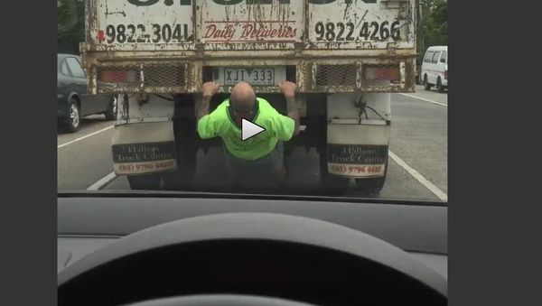 Things to do while waiting in traffic - Sputnik International