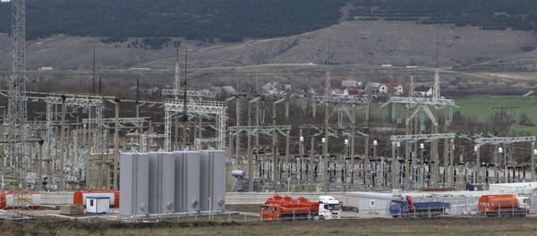 A general view shows the facilities of a mobile gas turbine generator, which was turned on due to recent power outages after pylons carrying electricity were blown up, in the settlement of Stroganovka, Simferopol district of Crimea, November 22, 2015 A general view shows the facilities of a mobile gas turbine generator, which was turned on due to recent power outages after pylons carrying electricity were blown up, in the settlement of Stroganovka, Simferopol district of Crimea, November 22, 2015 - Sputnik International