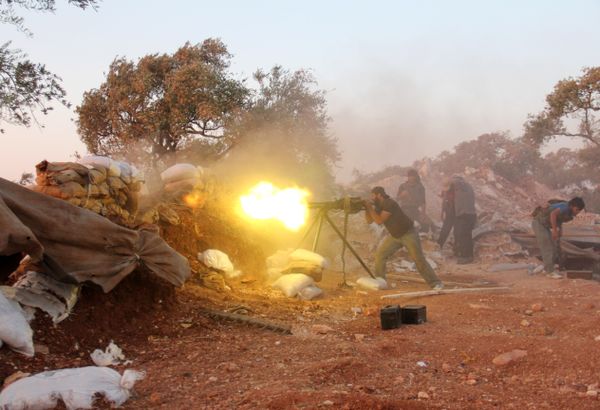 A rebel fighter fires a heavy machine gun during clashes with government forces and pro-regime shabiha militiamen in the outskirts of Syria's northwestern Idlib province on September 18, 2015 A rebel fighter fires a heavy machine gun during clashes with government forces and pro-regime shabiha militiamen in the outskirts of Syria's northwestern Idlib province on September 18, 2015 - Sputnik International