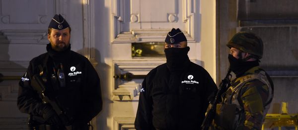 This file photo shows Belgian policemen and a serviceman secure an area during a press conference by the Belgian prime minister concerning the country's security alert level in Brussels on November 22, 2015. This file photo shows Belgian policemen and a serviceman secure an area during a press conference by the Belgian prime minister concerning the country's security alert level in Brussels on November 22, 2015. - Sputnik International