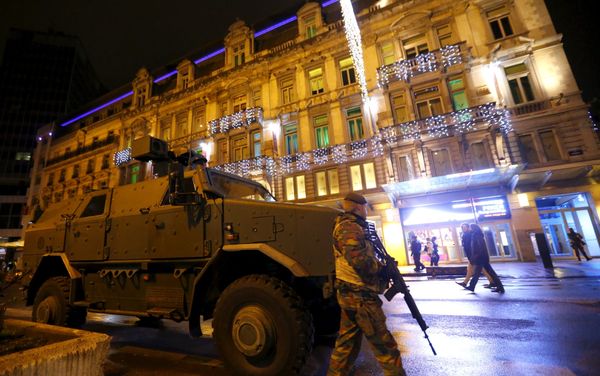 A Belgian soldier patrols near an armoured vehicle in central Brussels after security was tightened in Belgium following the fatal attacks in Paris. A Belgian soldier patrols near an armoured vehicle in central Brussels after security was tightened in Belgium following the fatal attacks in Paris. - Sputnik International