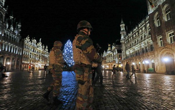 Belgian soldiers patrol on the Grand Place of Brussels as police searched the area during a continued high level of security following the recent deadly Paris attacks in Brussels Belgian soldiers patrol on the Grand Place of Brussels as police searched the area during a continued high level of security following the recent deadly Paris attacks in Brussels - Sputnik International