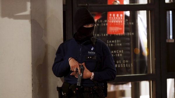 A Belgian police officer takes position along a street during a continued high level of security following the recent deadly Paris' attacks, in Brussels A Belgian police officer takes position along a street during a continued high level of security following the recent deadly Paris' attacks, in Brussels - Sputnik International