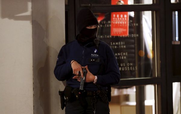 A Belgian police officer takes position along a street during a continued high level of security following the recent deadly Paris' attacks, in Brussels A Belgian police officer takes position along a street during a continued high level of security following the recent deadly Paris' attacks, in Brussels - Sputnik International