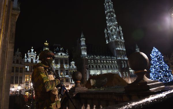 A Belgian soldier stands guard around a security perimeter as a reported police intervention takes place around the Grand Place central square in Brussels on November 22, 2015. Brussels will remain at the highest possible alert level with schools and metros closed over a serious and imminent security threat in the wake of the Paris attacks, the Belgian prime minister said. A Belgian soldier stands guard around a security perimeter as a reported police intervention takes place around the Grand Place central square in Brussels on November 22, 2015. Brussels will remain at the highest possible alert level with schools and metros closed over a serious and imminent security threat in the wake of the Paris attacks, the Belgian prime minister said. - Sputnik International