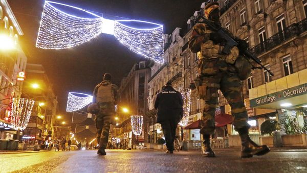 Belgian soldiers and police patrol in central Brussels on November 22, 2015, after security was tightened in Belgium following the fatal attacks in Paris Belgian soldiers and police patrol in central Brussels on November 22, 2015, after security was tightened in Belgium following the fatal attacks in Paris - Sputnik International
