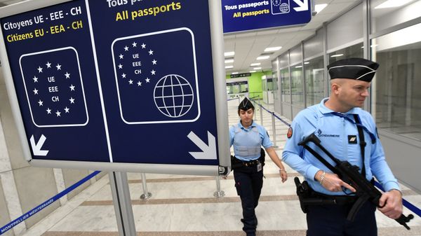 French Gendarmes patrol the airport of Montpellier, southern France, on November 20, 2015 - Sputnik International